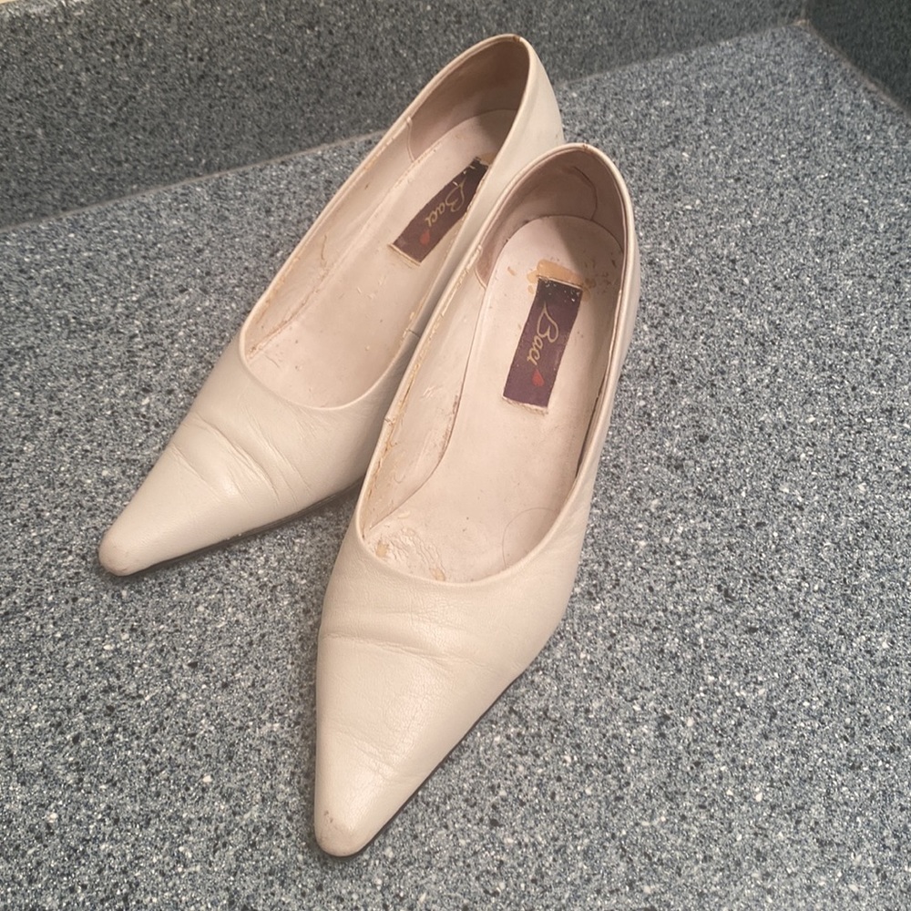 Used White Women’s 5 1/5 Heels